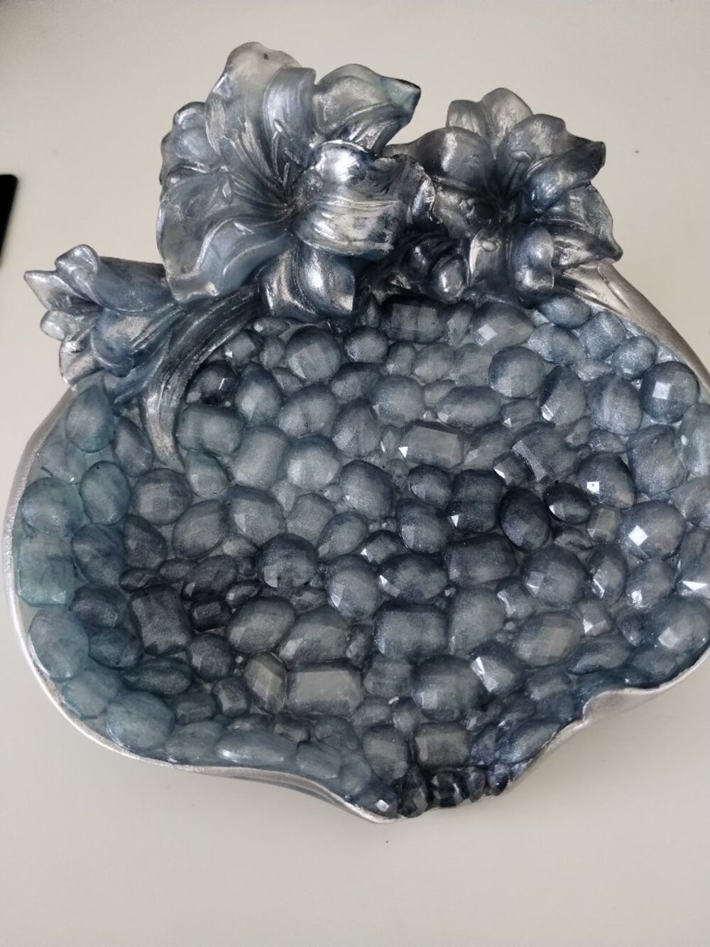 Resin soap dish